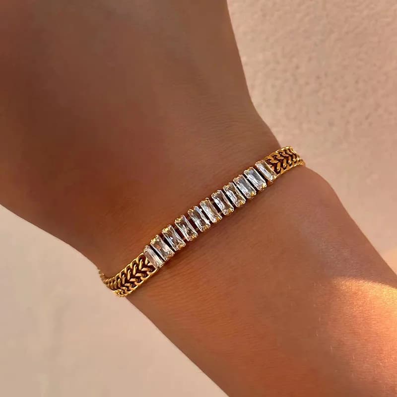 Armbånd med geometrisk kæde og glitrende zirkonia