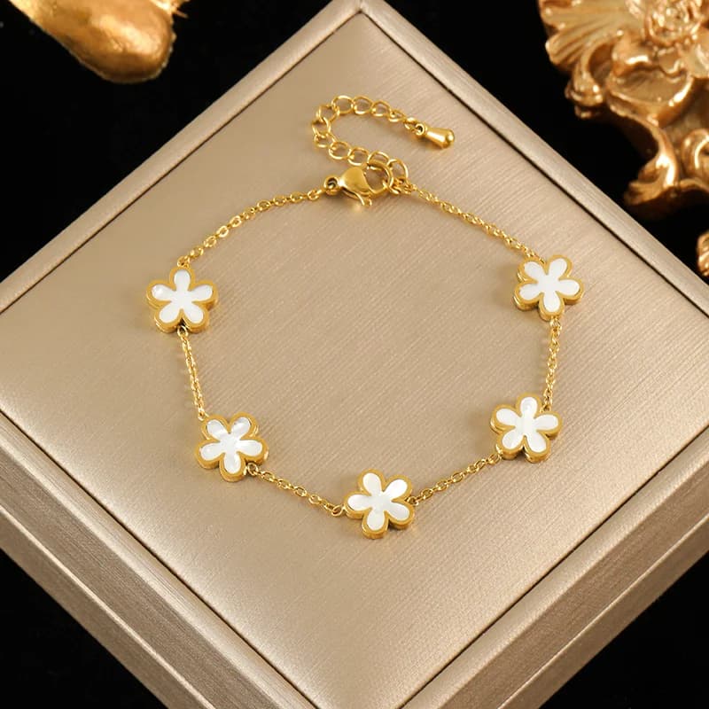 Blomsterblad charms armbånd, guldfarvet