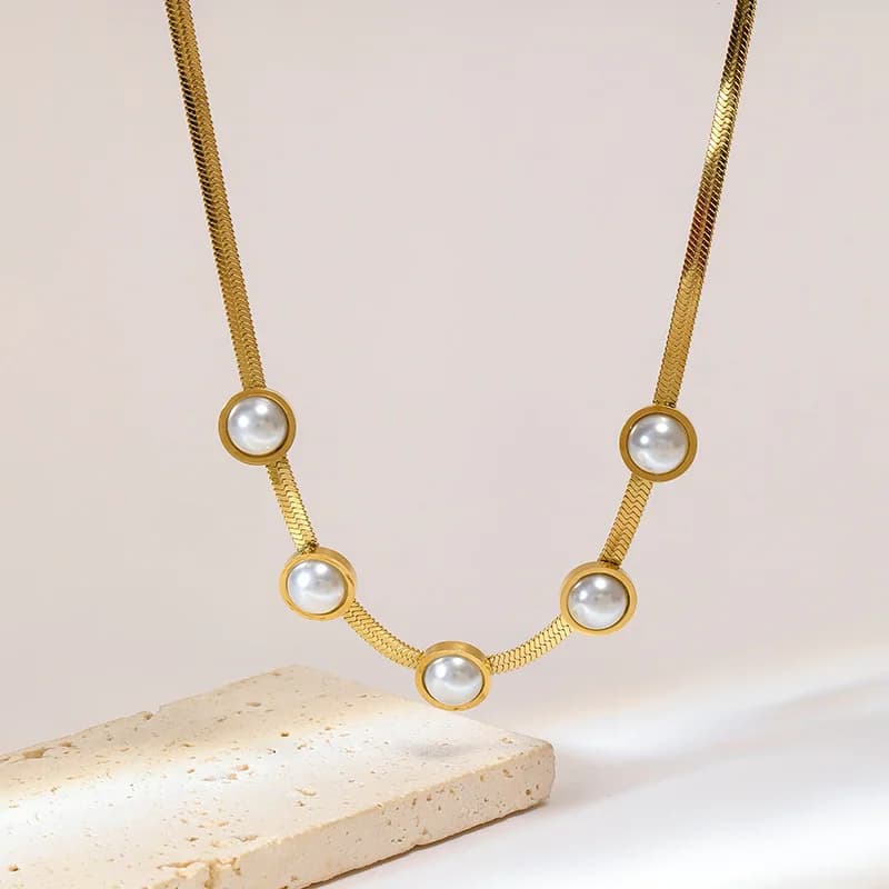 Gylden choker med rund perle