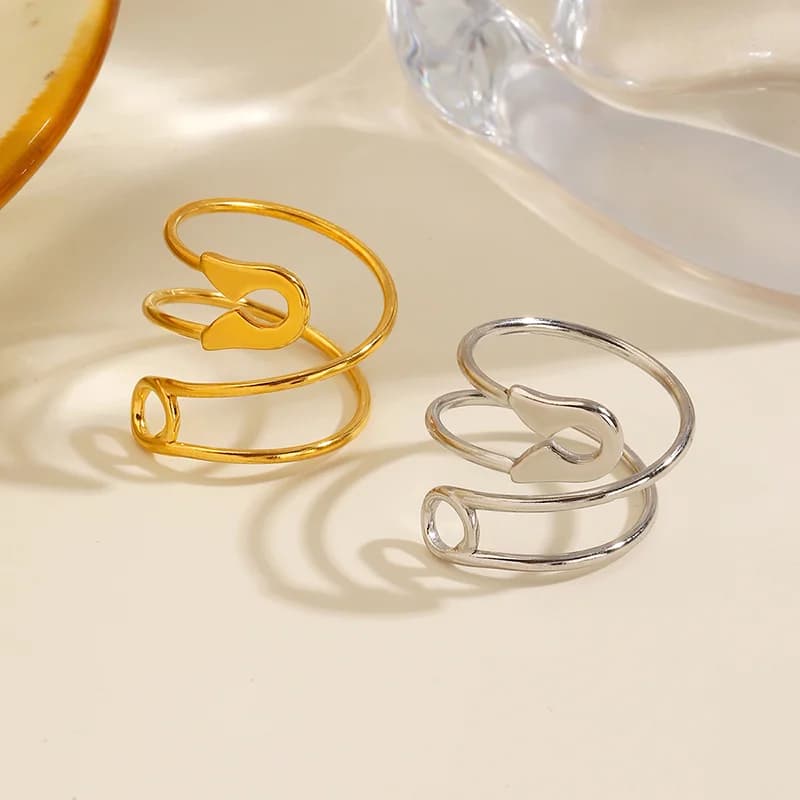 Justerbar åben ring i nåleform, 18K guld PVD-belagt