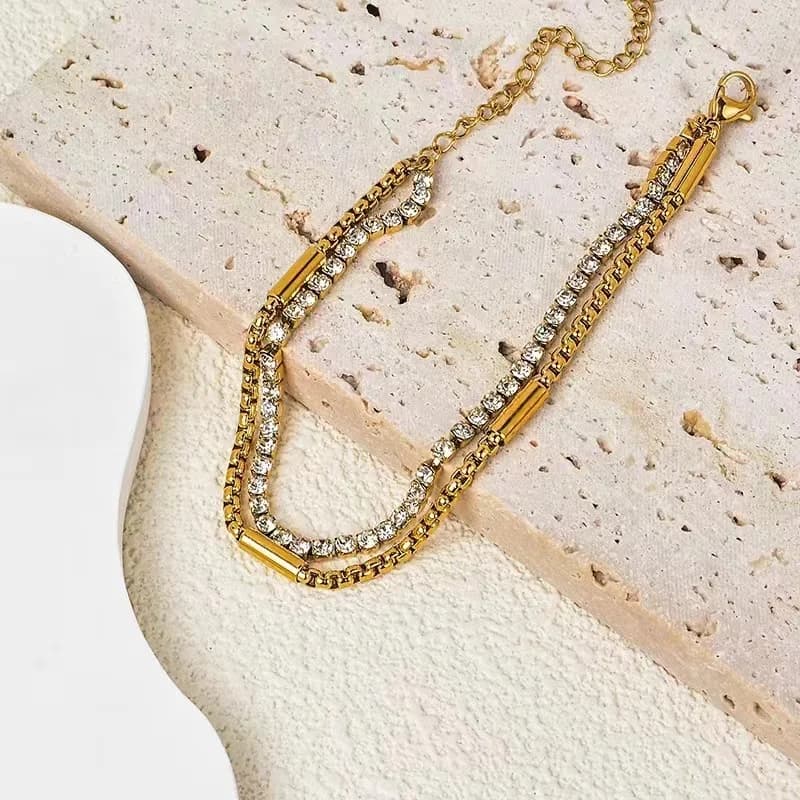 Dobbeltlags armbånd i rustfrit stål med guld og zirkonia