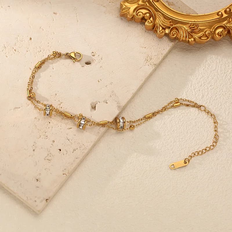 Armbånd med syntetiske zirkoner i 18K forgyldning