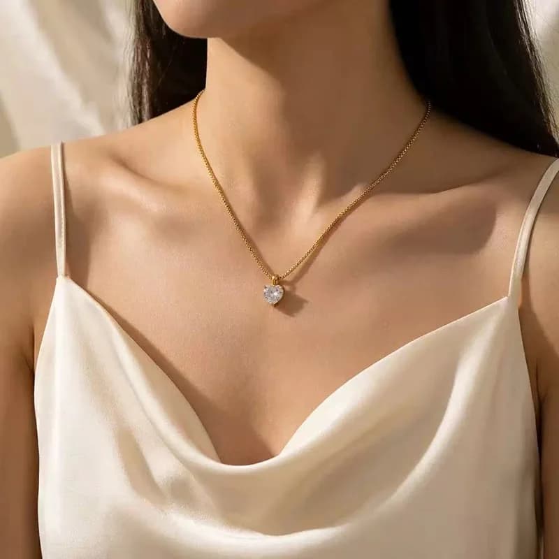 Skinnende cubic zirkonia hjerte halsring halskæde