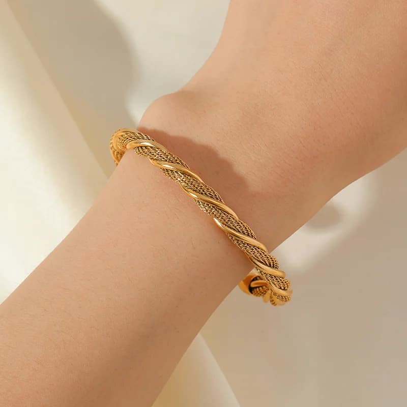 316L rustfrit stål guldfarvet justerbart armbånd med drejet design