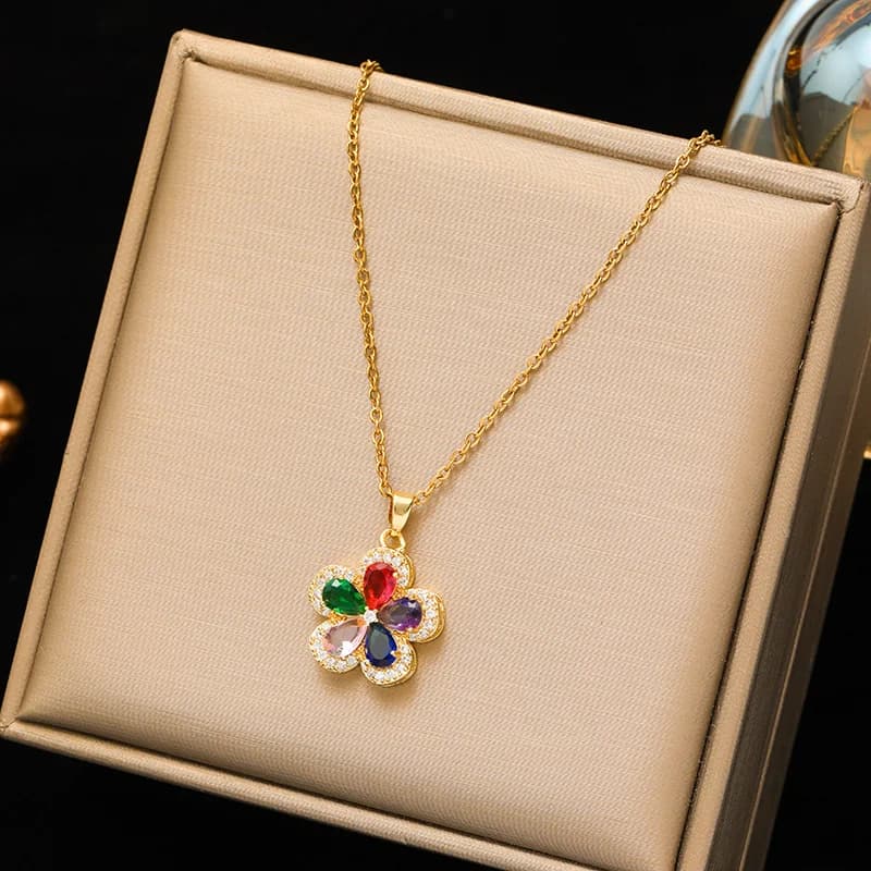 Halskæde med blomsteranhæng i cubic zirkonia