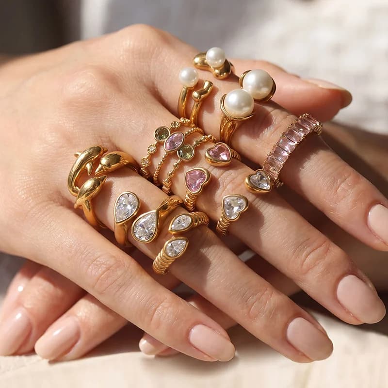 Justerbar ring med cubic zirkonia, hjerte og perler