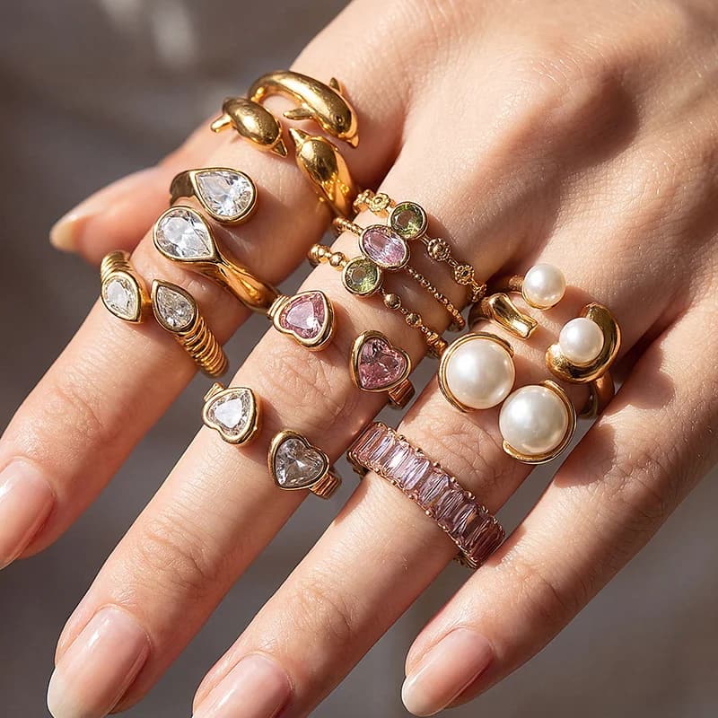 Justerbar ring med cubic zirkonia, hjerte og perler