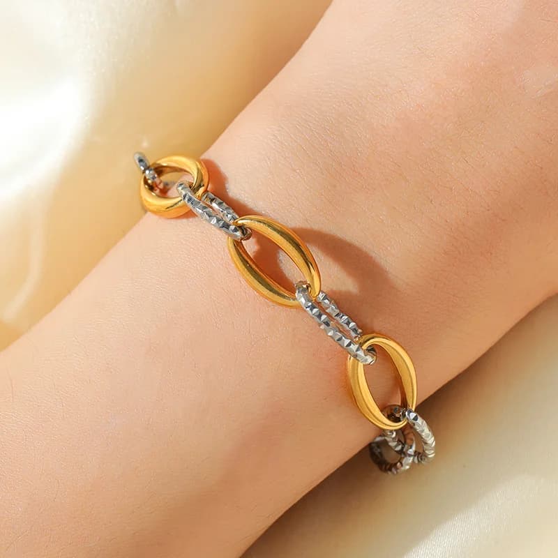 Ledkæde-armbånd og bangles i guld- og sølvfarve