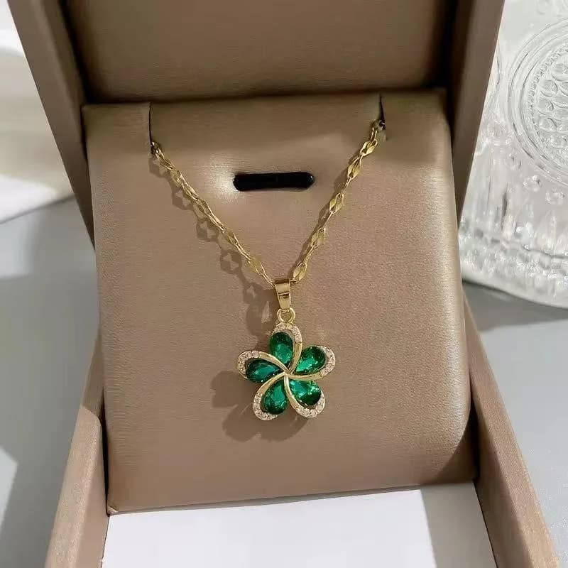 Halskæde med blomsteranhæng i cubic zirkonia